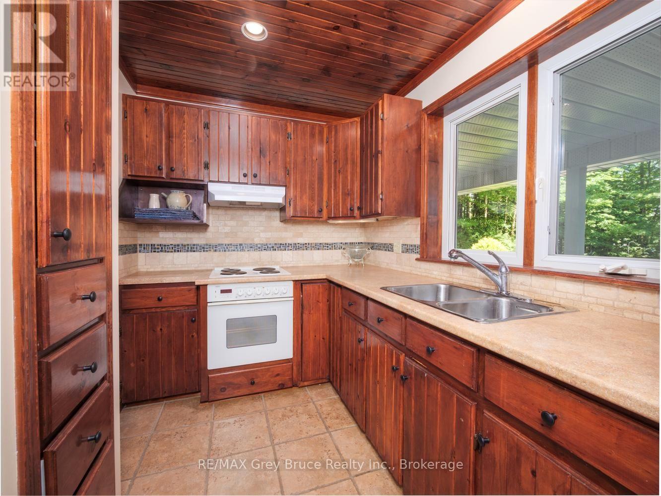 30 Riverside Place, South Bruce Peninsula, Ontario  N0H 2G0 - Photo 19 - X13582076