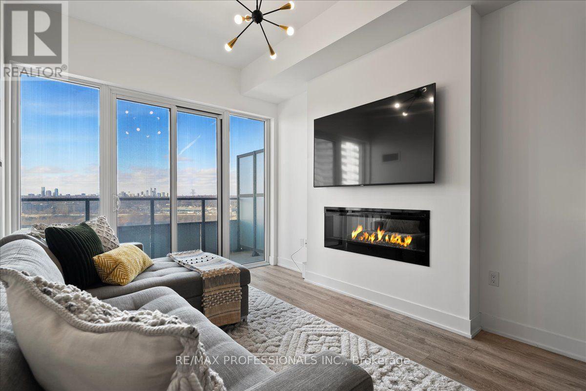 1422 - 30 SHORE BREEZE DRIVE, Toronto, Ontario