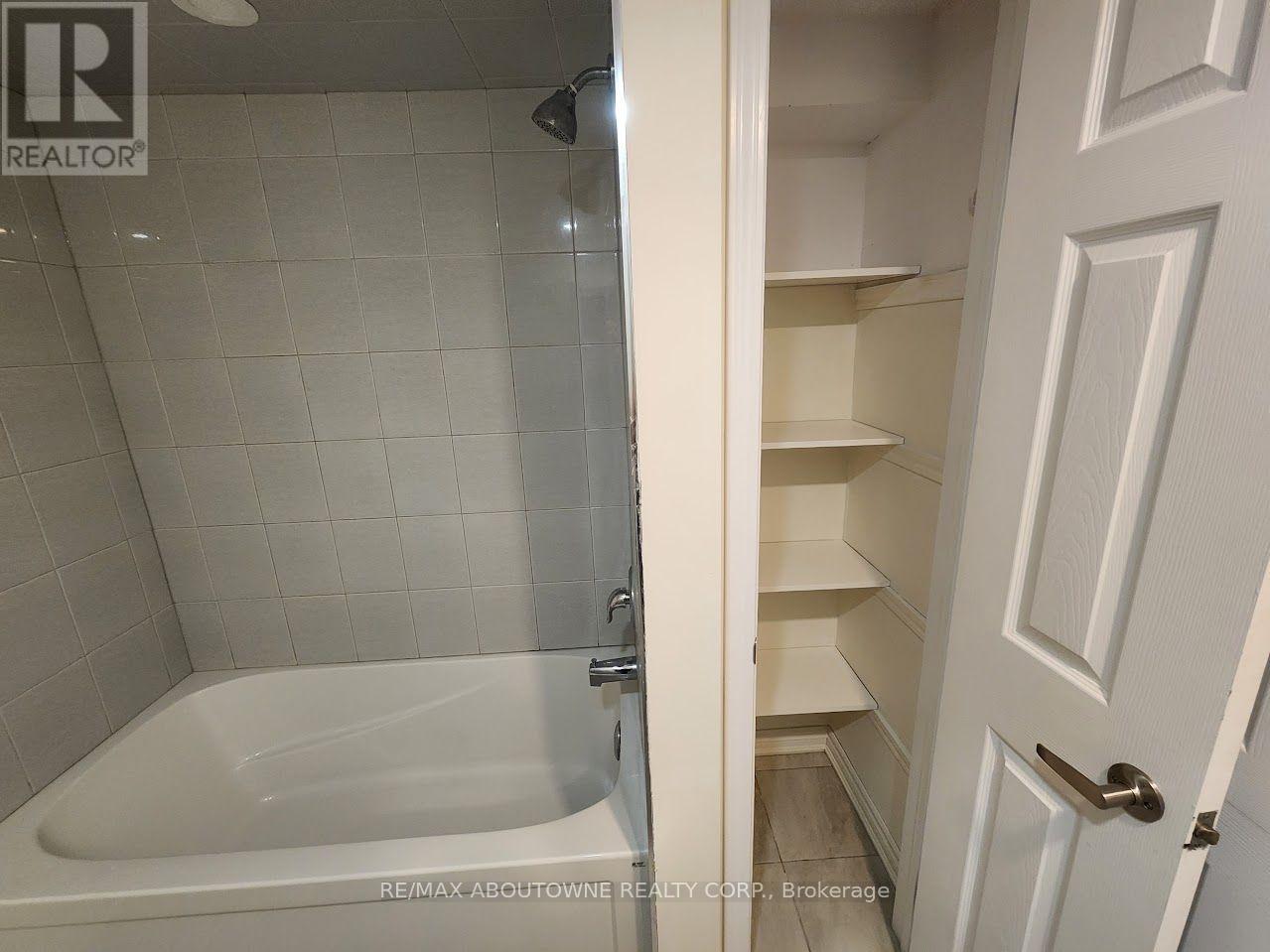 Lower - 18 Greeningdon Drive, Hamilton, Ontario  L9A 3A7 - Photo 12 - X13582788