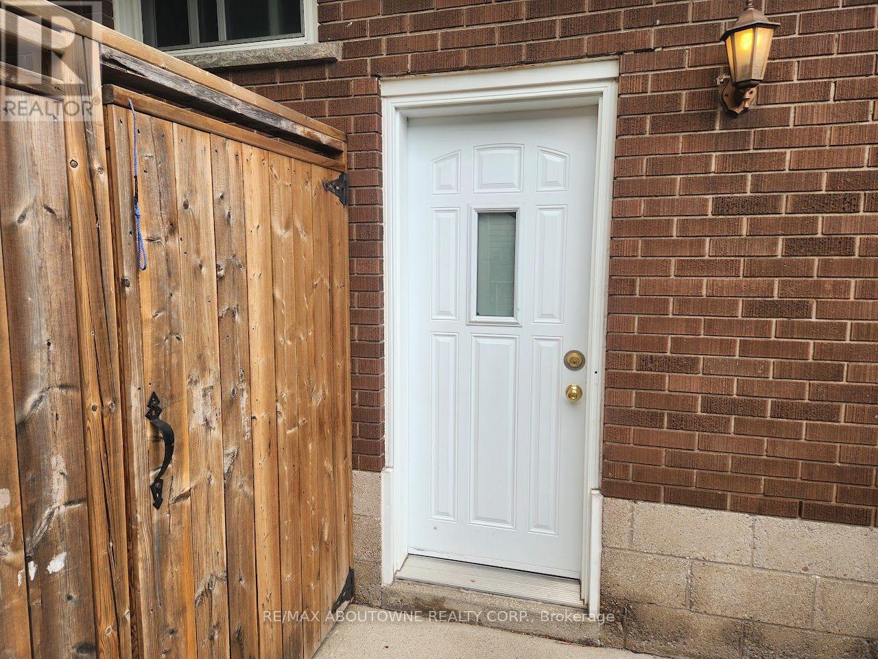Lower - 18 Greeningdon Drive, Hamilton, Ontario  L9A 3A7 - Photo 3 - X13582788
