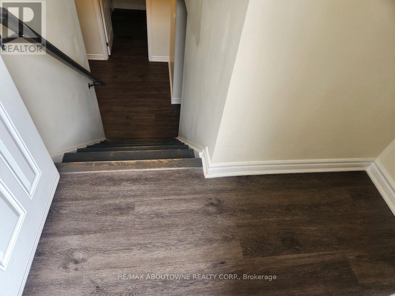 Lower - 18 Greeningdon Drive, Hamilton, Ontario  L9A 3A7 - Photo 4 - X13582788