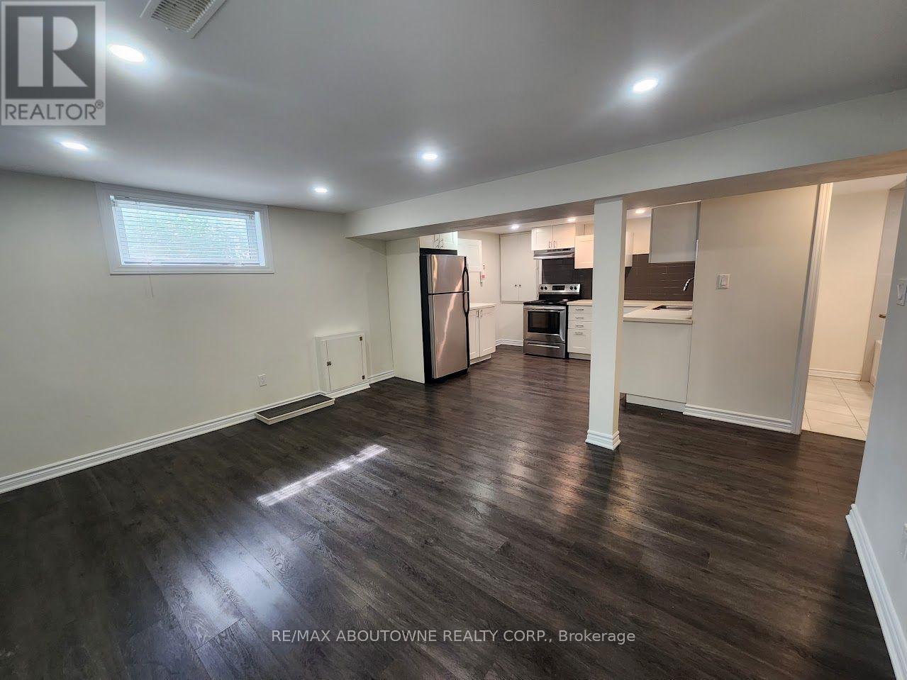Lower - 18 Greeningdon Drive, Hamilton, Ontario  L9A 3A7 - Photo 6 - X13582788