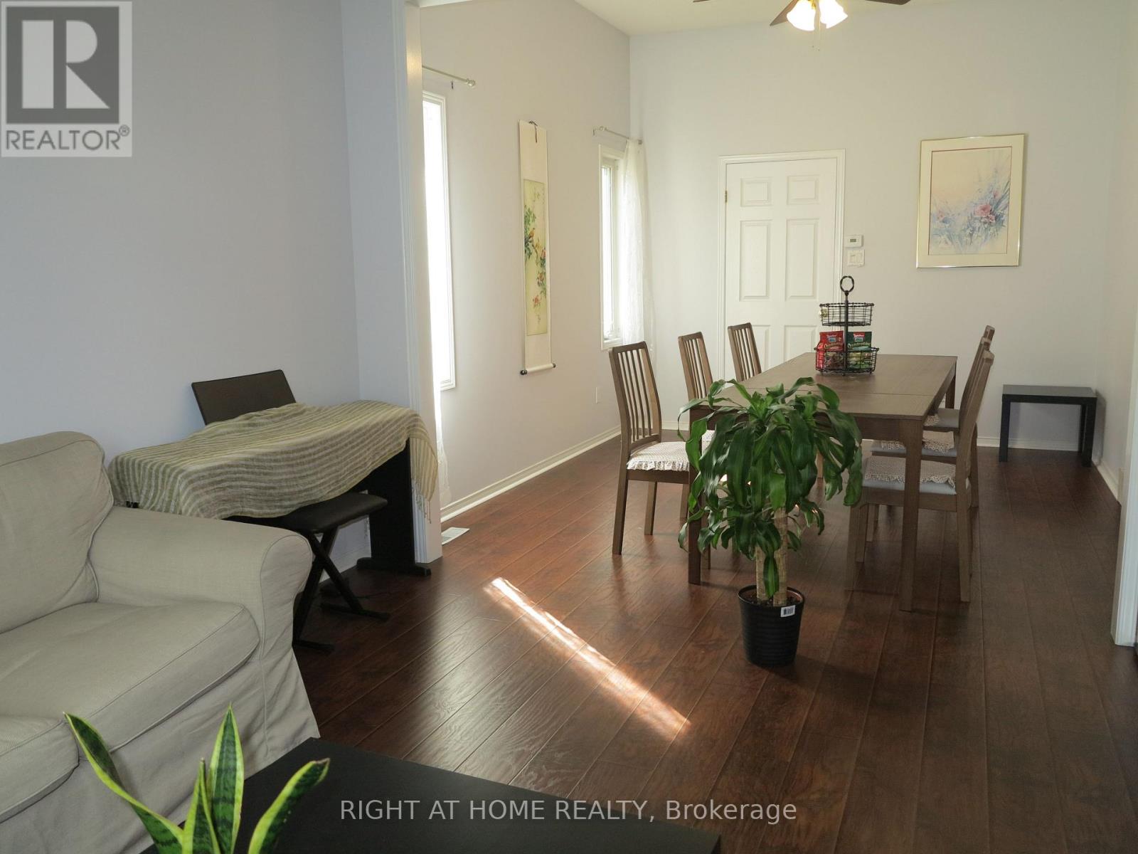 35 Moraine Crescent, London North, Ontario N6G 4Z1 - Photo 2 - X13583056
