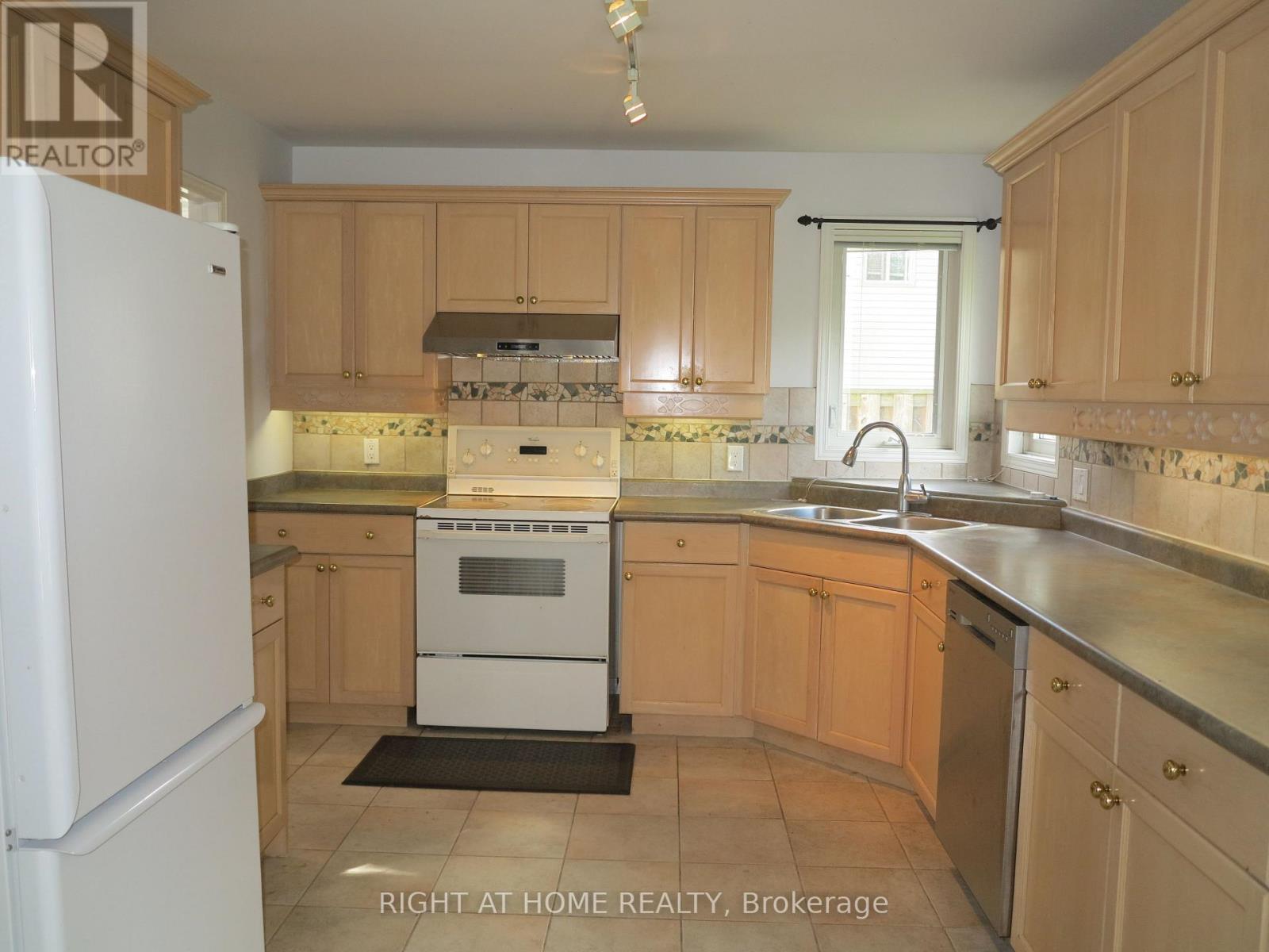 35 Moraine Crescent, London North, Ontario N6G 4Z1 - Photo 6 - X13583056