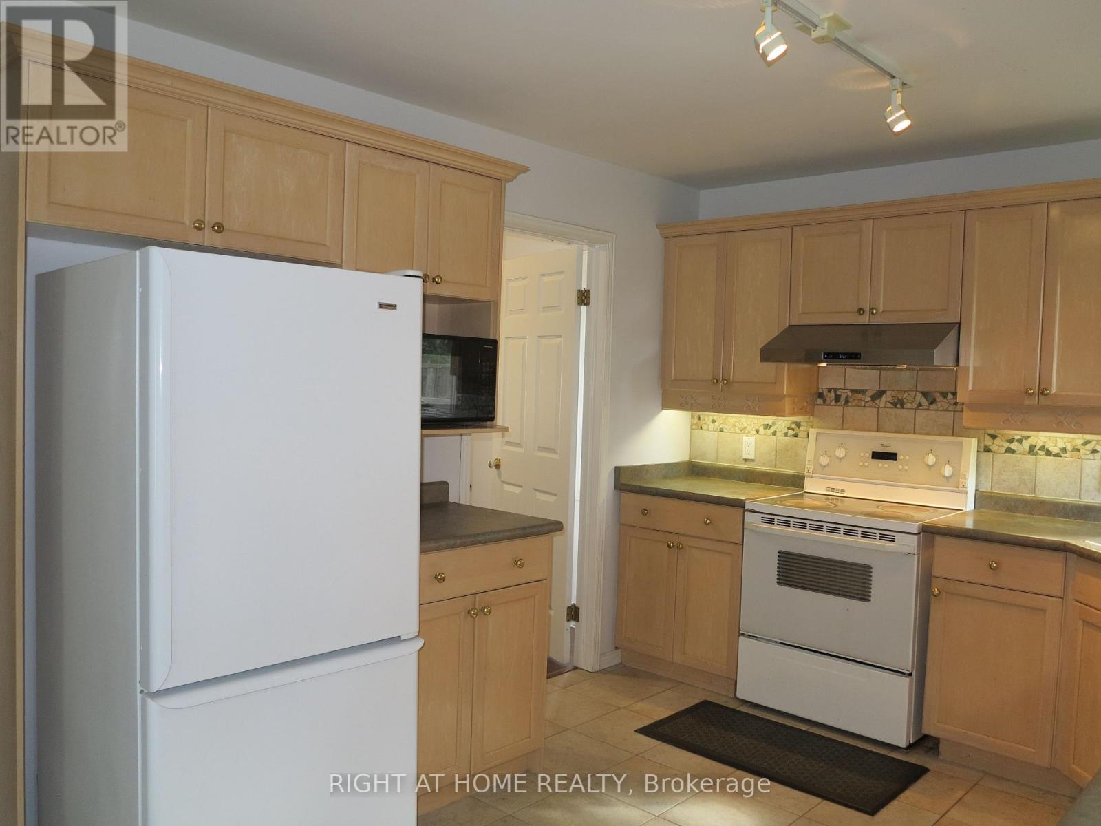 35 Moraine Crescent, London North, Ontario N6G 4Z1 - Photo 8 - X13583056