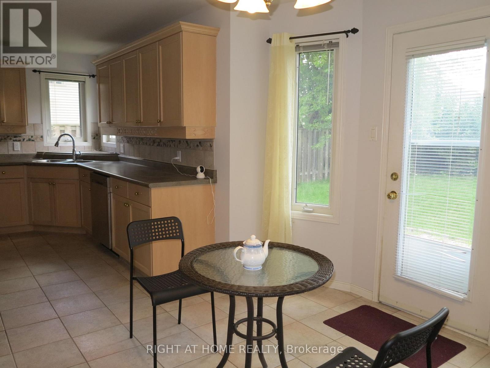 35 Moraine Crescent, London North, Ontario N6G 4Z1 - Photo 9 - X13583056