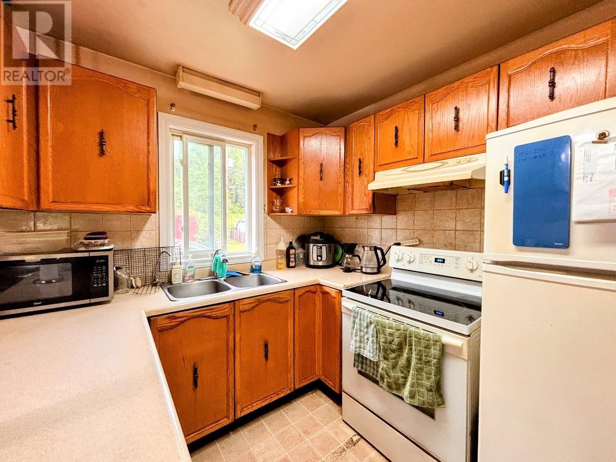 37 Matachewan Rd, Manitouwadge, Ontario  P0T 2C0 - Photo 4 - TB2602006