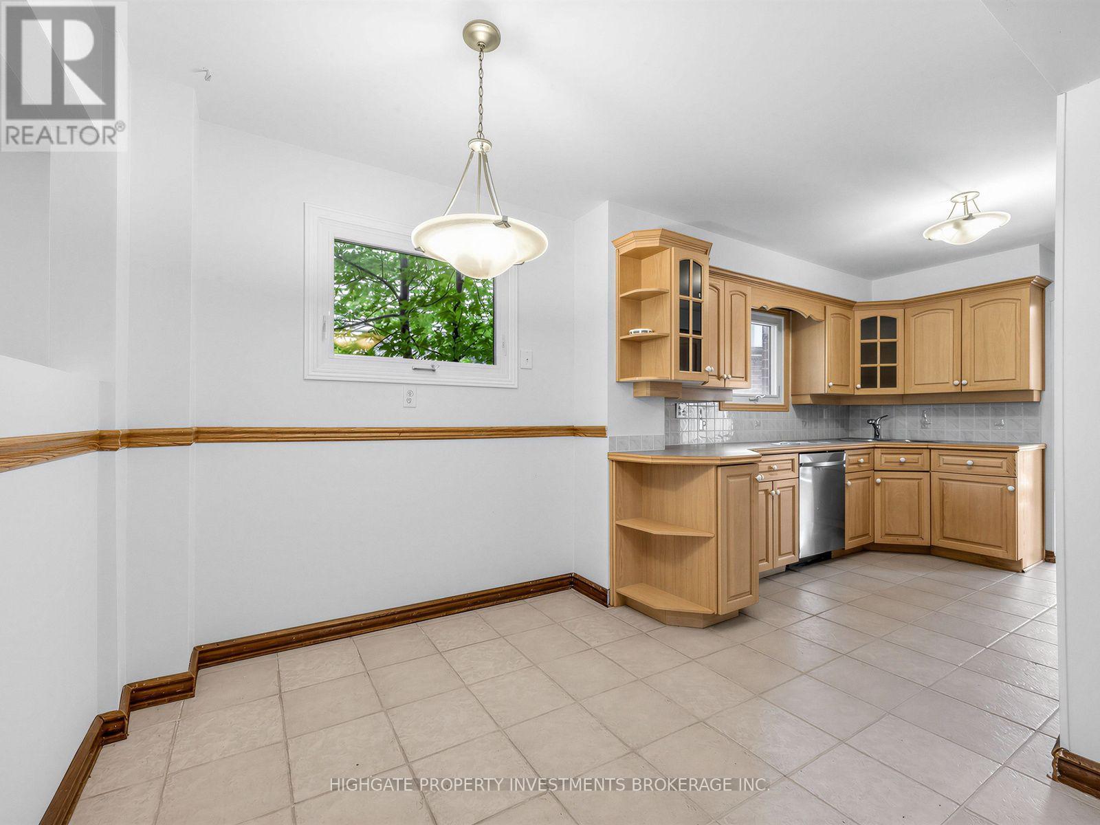 739 Edgewood Road, Pickering, Ontario  L1V 2Z7 - Photo 5 - E13583076