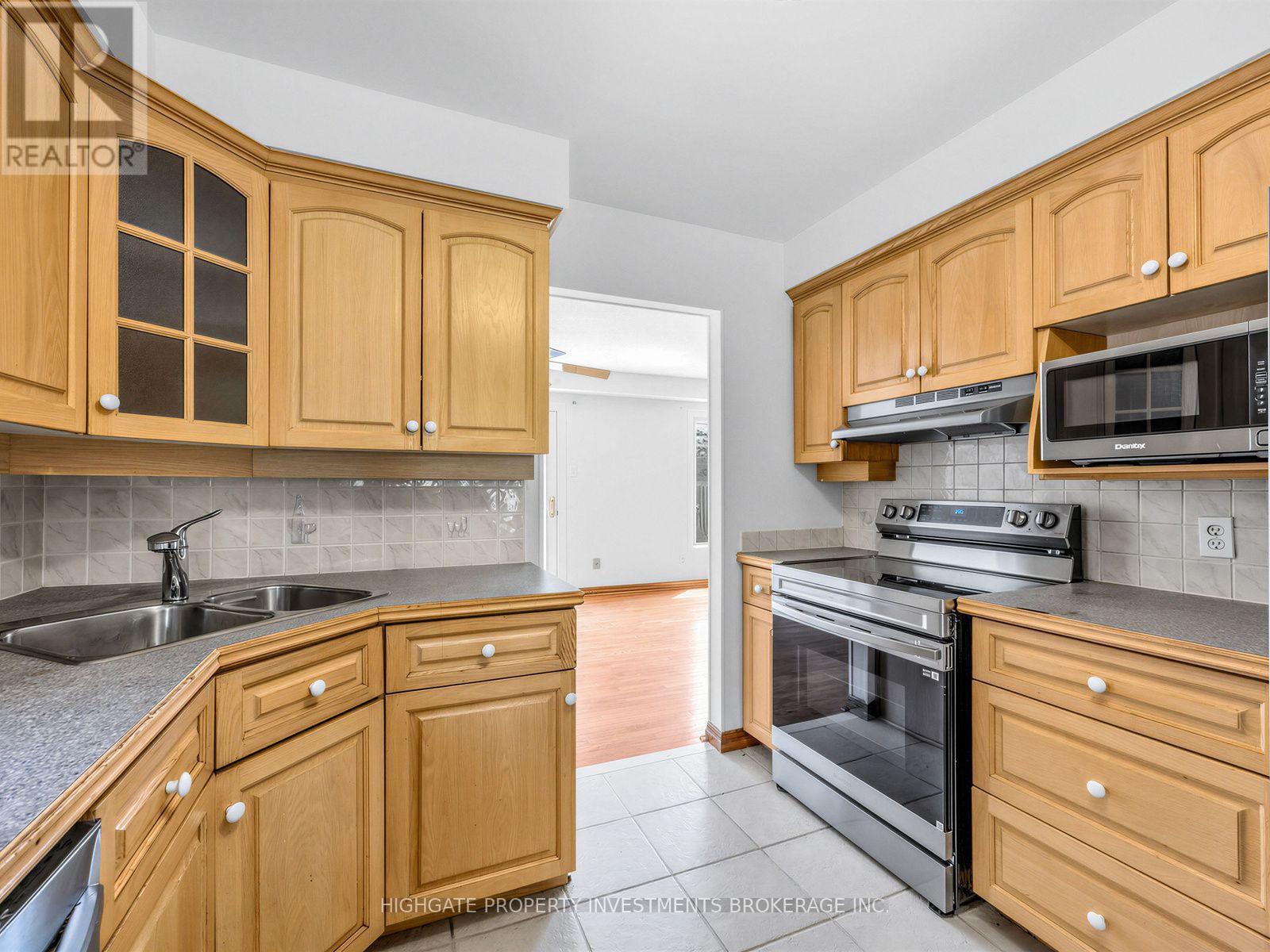 739 Edgewood Road, Pickering, Ontario  L1V 2Z7 - Photo 8 - E13583076