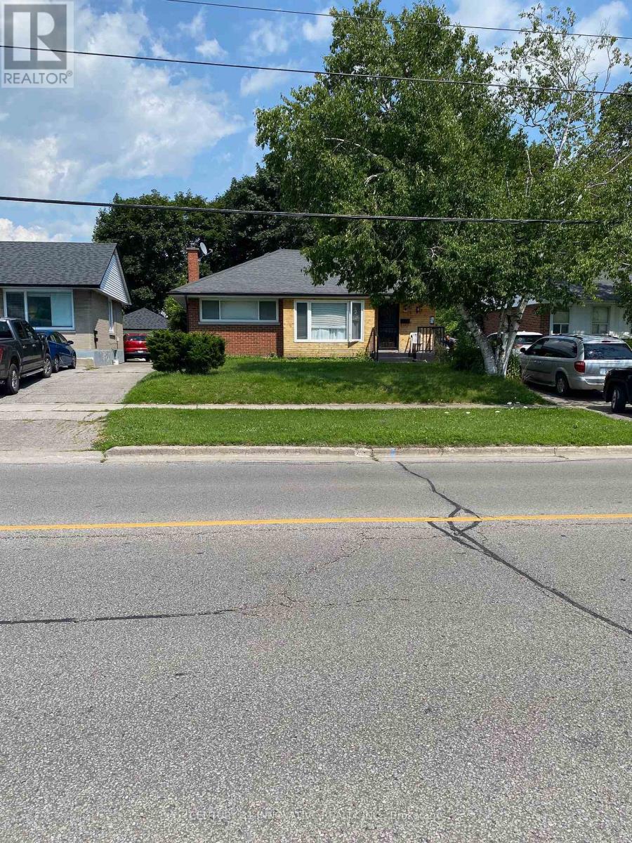 BSMT - 215 WILSON ROAD S, Oshawa (Donevan)