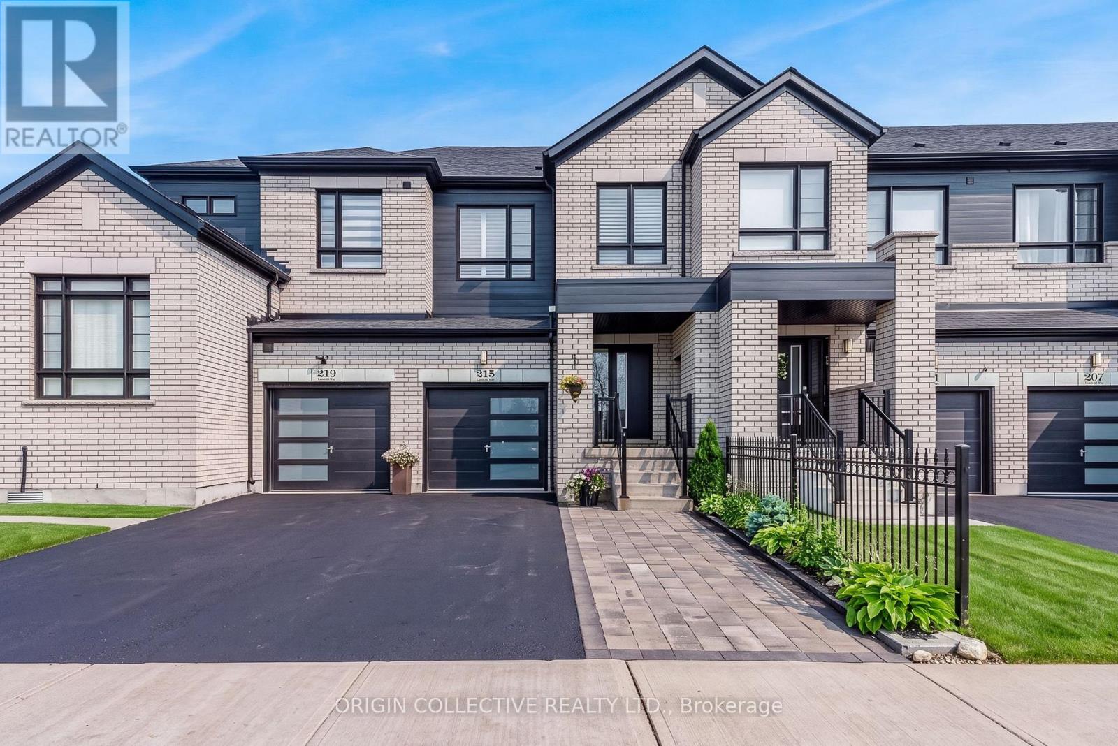 215 Landolfi Way, Bradford West Gwillimbury (Bradford), Ontario  L3Z 4L7 - Photo 2 - N13582870