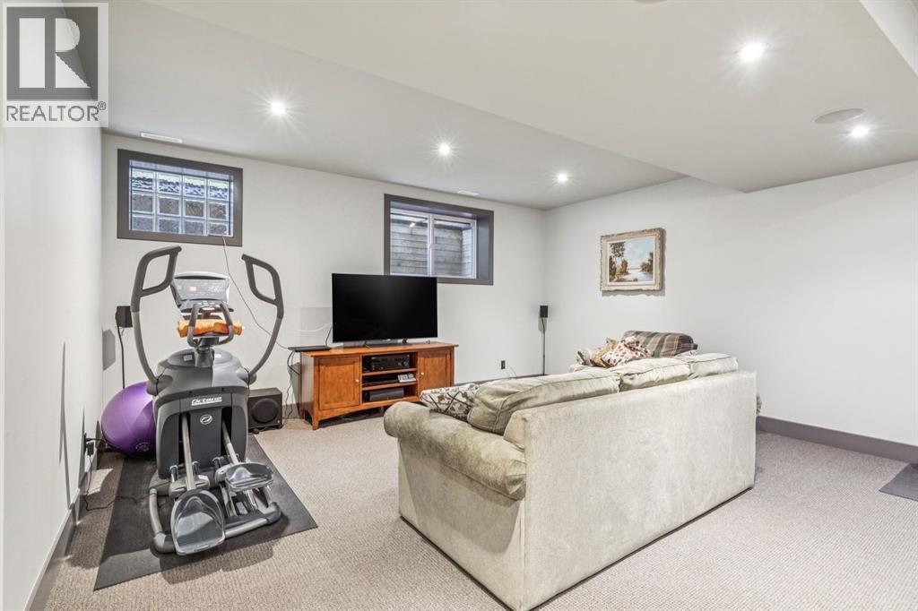 2033 Bowness Road Nw, Calgary, Alberta  T2N 3K9 - Photo 33 - A2329723
