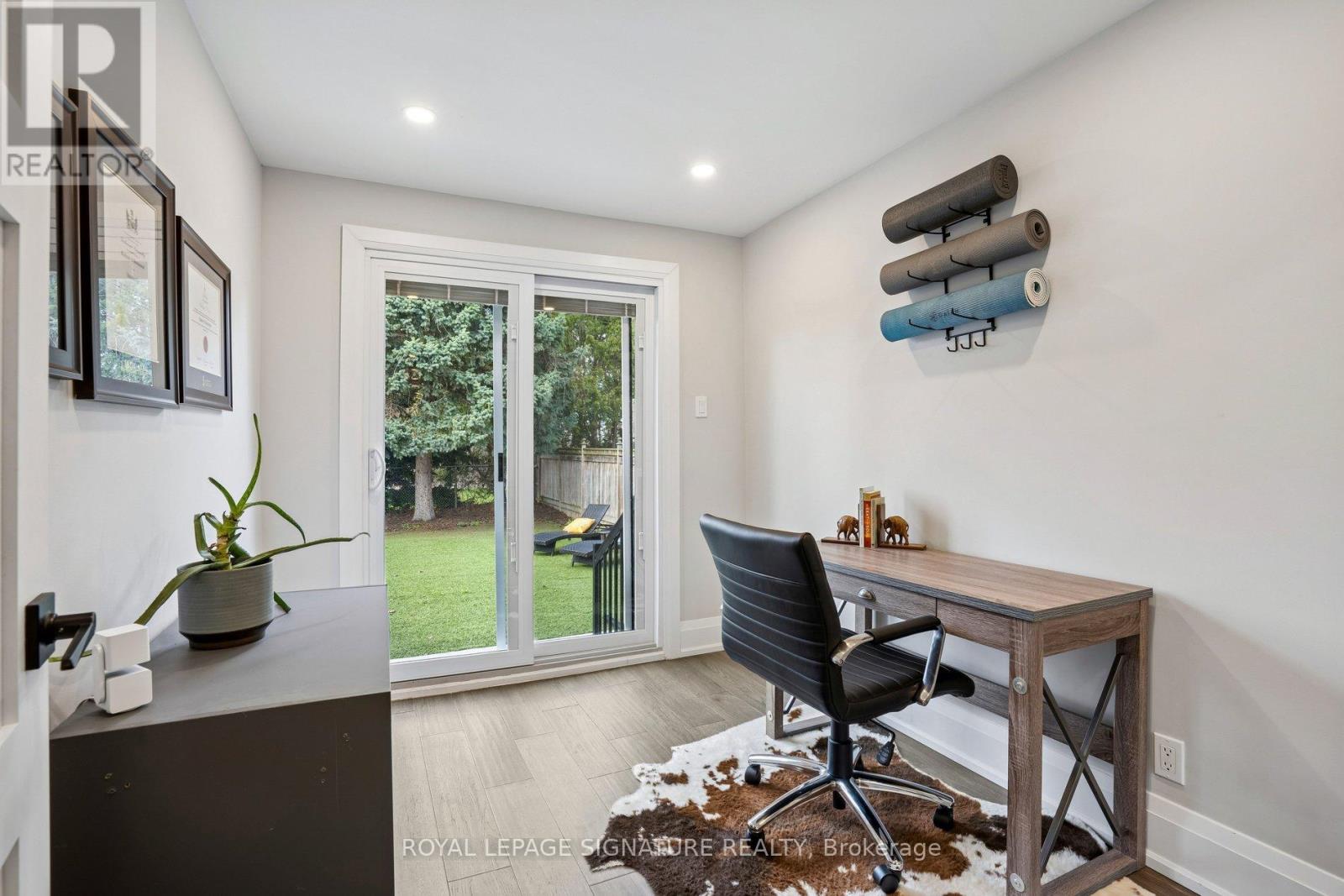 972 Cosburn Avenue, Toronto, Ontario  M4C 2W9 - Photo 21 - E13121820