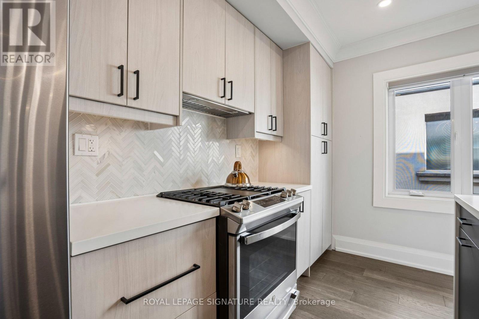 972 Cosburn Avenue, Toronto, Ontario  M4C 2W9 - Photo 15 - E13121820
