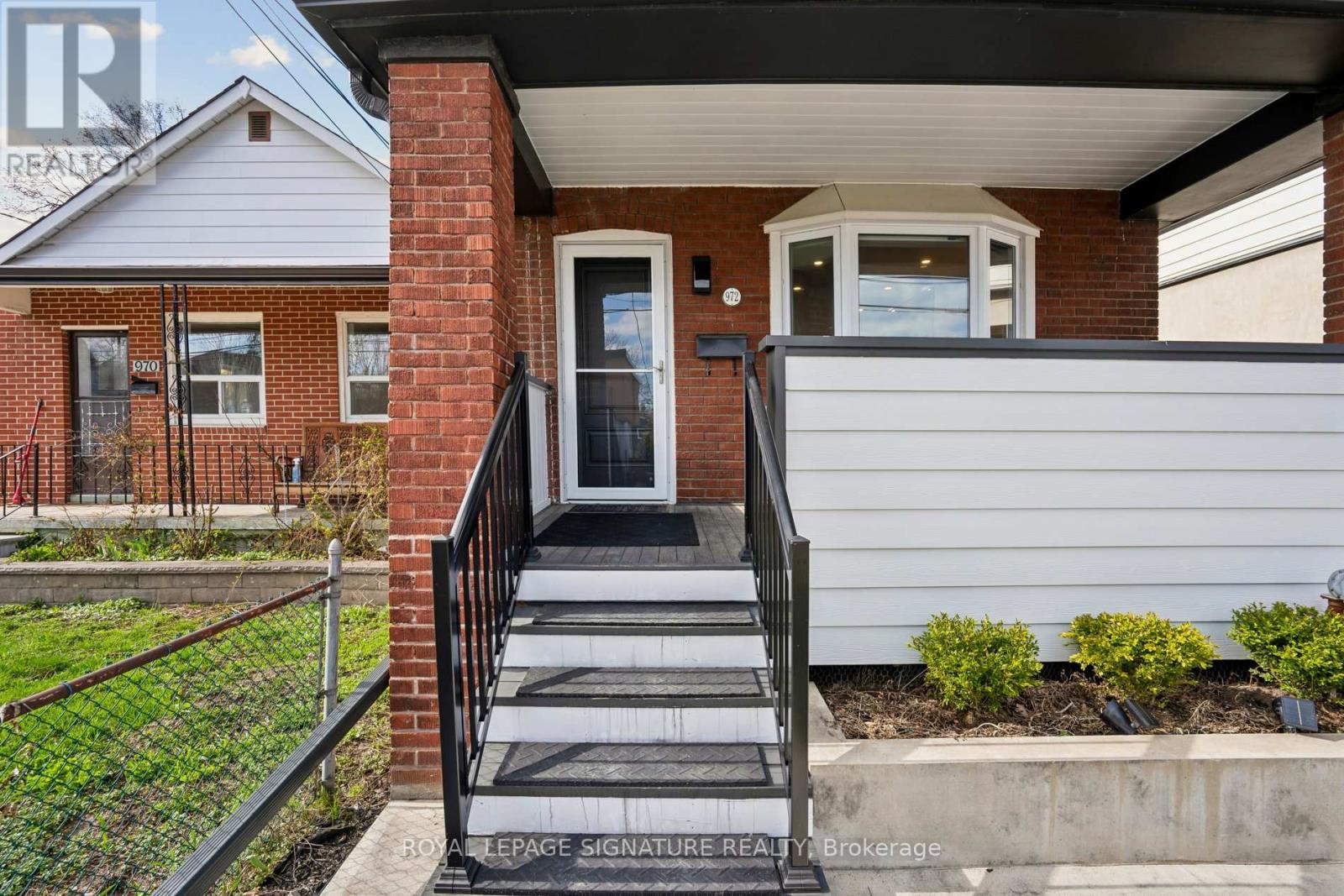 972 Cosburn Avenue, Toronto, Ontario  M4C 2W9 - Photo 6 - E13121820