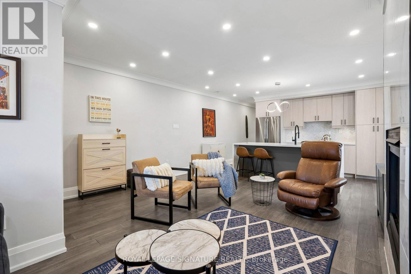 972 Cosburn Avenue, Toronto, Ontario  M4C 2W9 - Photo 11 - E13121820