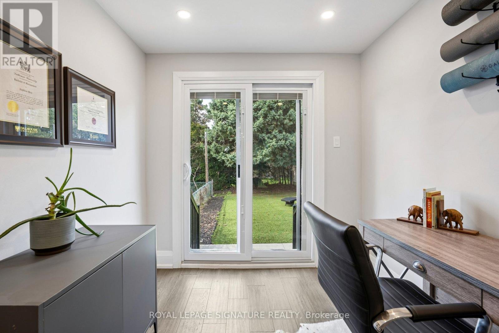 972 Cosburn Avenue, Toronto, Ontario  M4C 2W9 - Photo 19 - E13121820