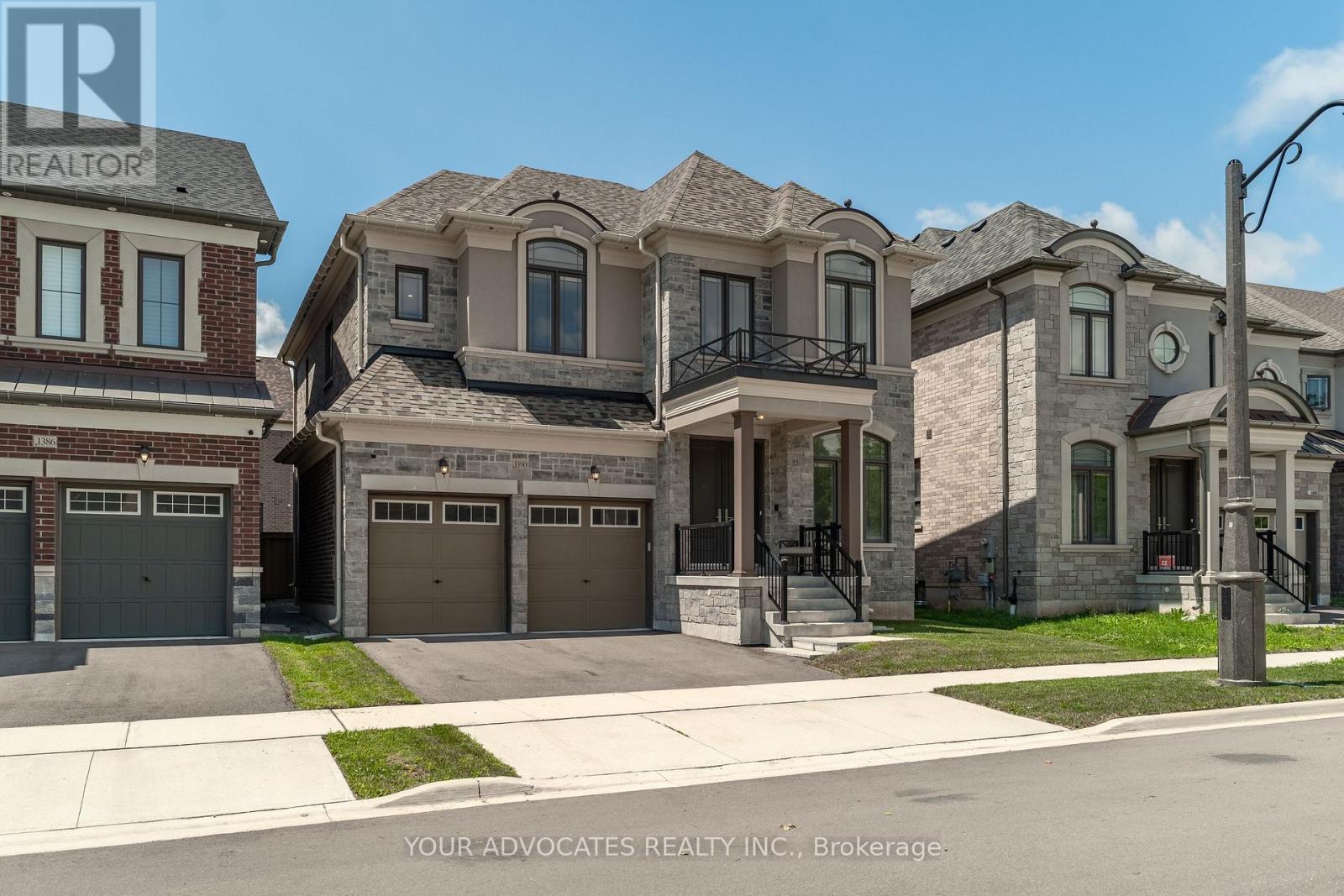 1390 Queens Plate Road, Oakville, Ontario  L6M 5L4 - Photo 2 - W13582876