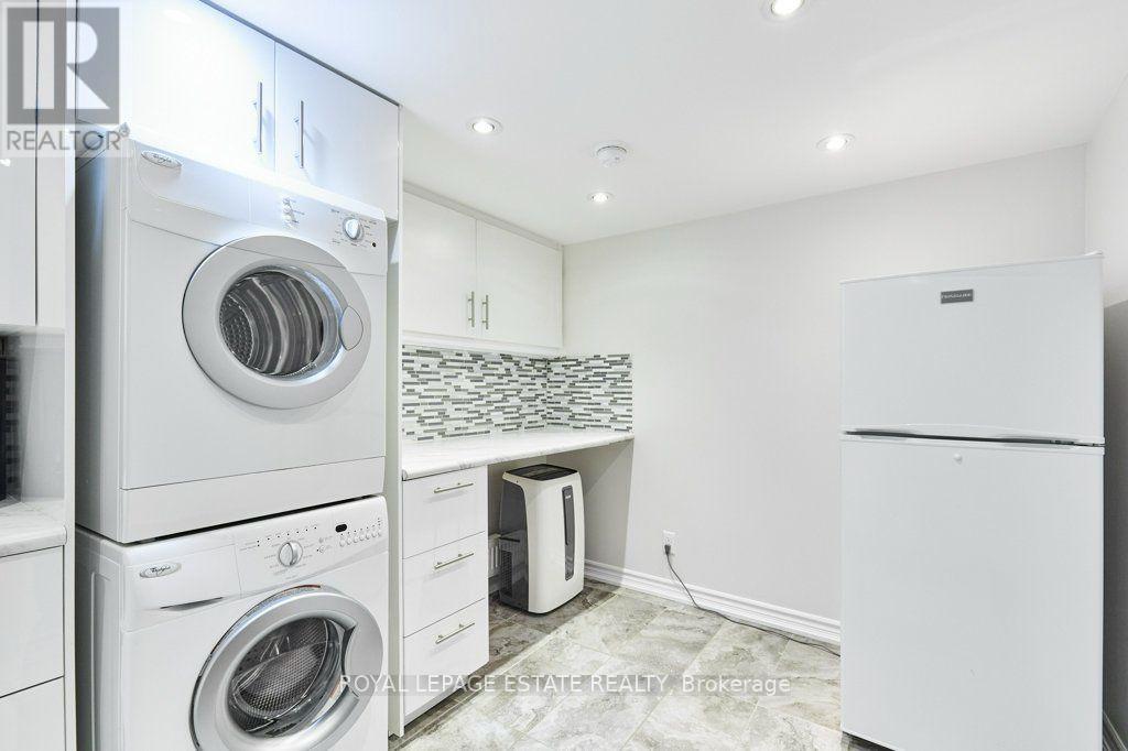 Lower - 120 Grenadier Road, Toronto, Ontario  M6R 1R4 - Photo 12 - W13583030