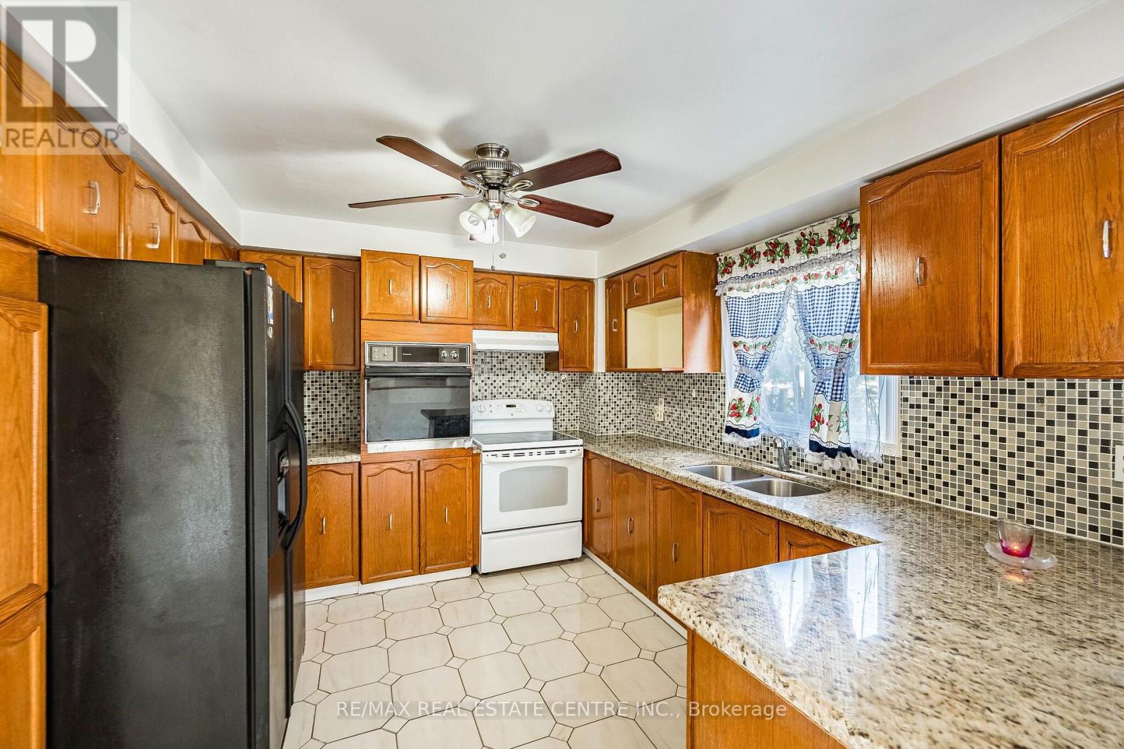 42 Lafleur Court, Brampton, Ontario  L6Y 3L7 - Photo 12 - W13582724