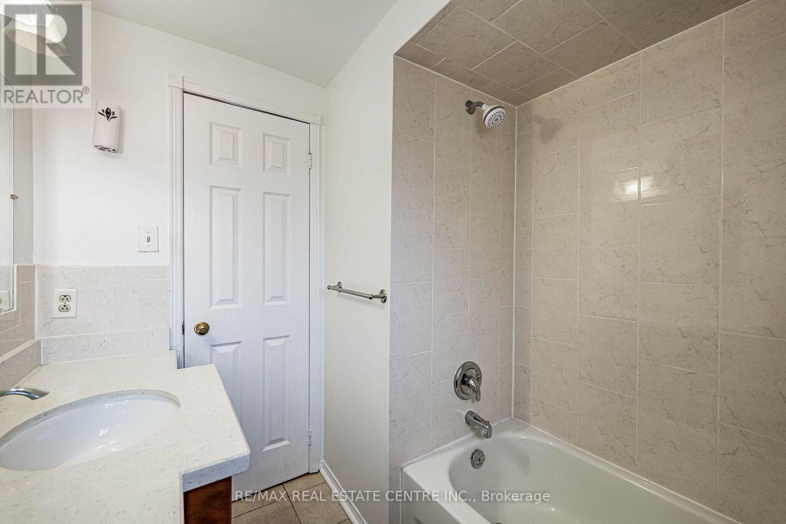 42 Lafleur Court, Brampton, Ontario  L6Y 3L7 - Photo 30 - W13582724