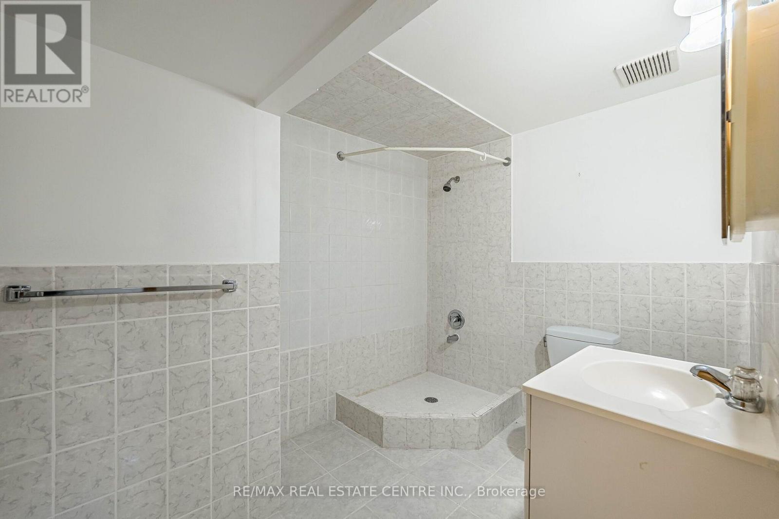 42 Lafleur Court, Brampton, Ontario  L6Y 3L7 - Photo 41 - W13582724