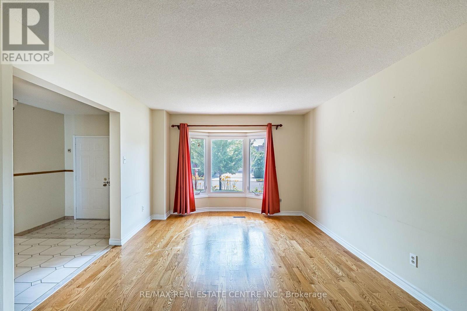 42 Lafleur Court, Brampton, Ontario  L6Y 3L7 - Photo 5 - W13582724