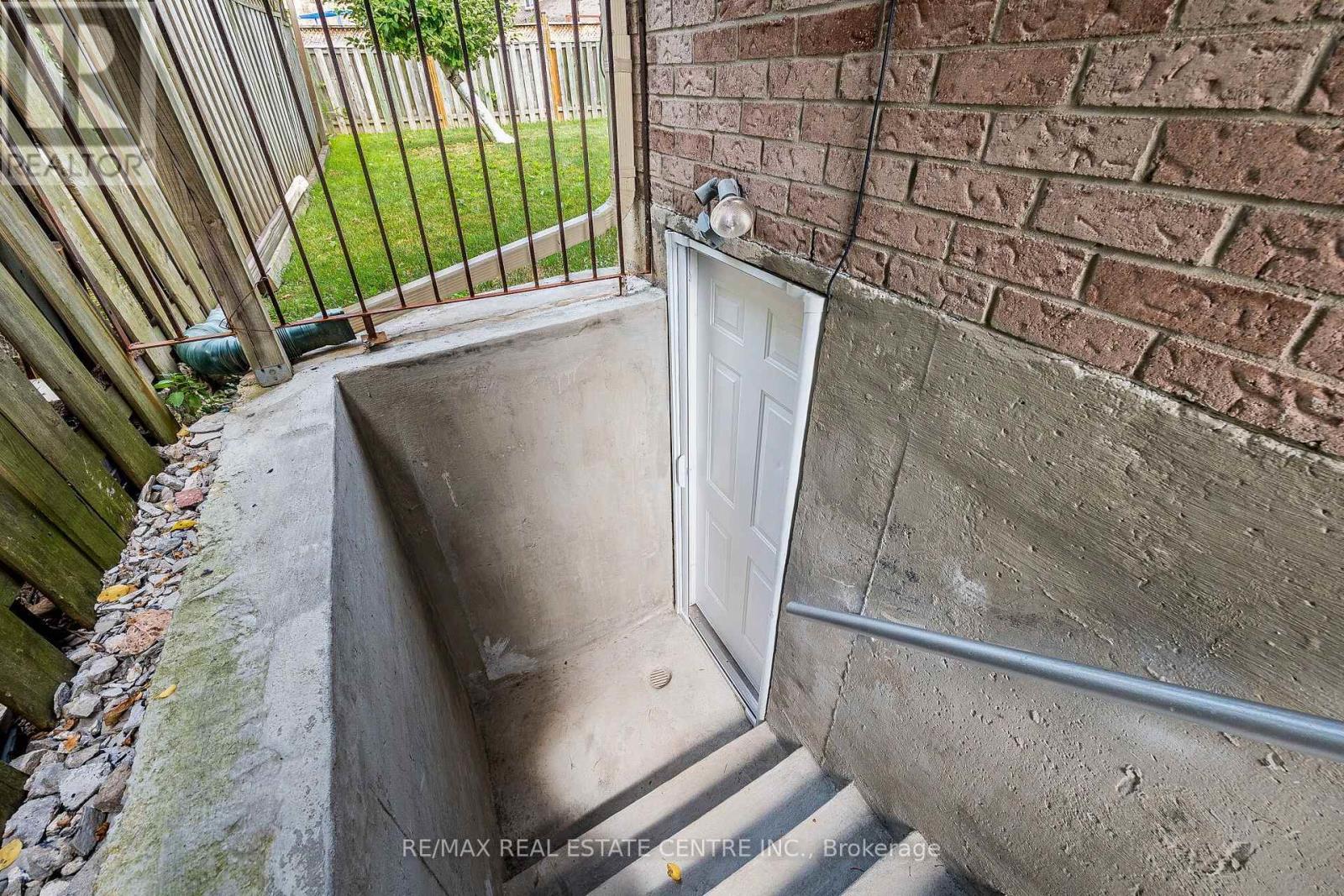 42 Lafleur Court, Brampton, Ontario  L6Y 3L7 - Photo 49 - W13582724