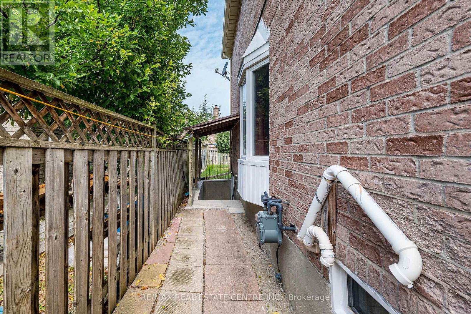 42 Lafleur Court, Brampton, Ontario  L6Y 3L7 - Photo 48 - W13582724