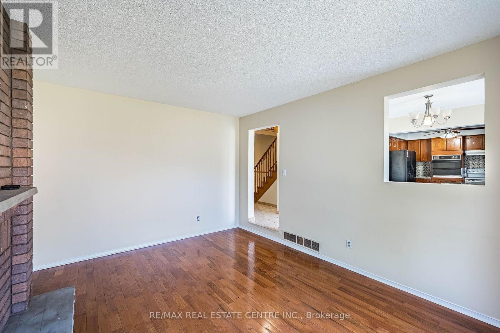 42 Lafleur Court, Brampton, Ontario  L6Y 3L7 - Photo 9 - W13582724