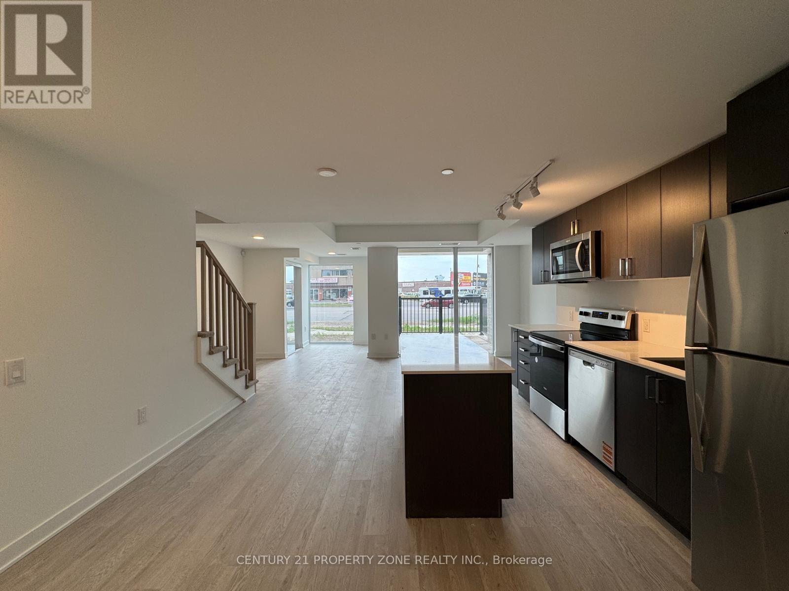 102 - 2782 BARTON STREET