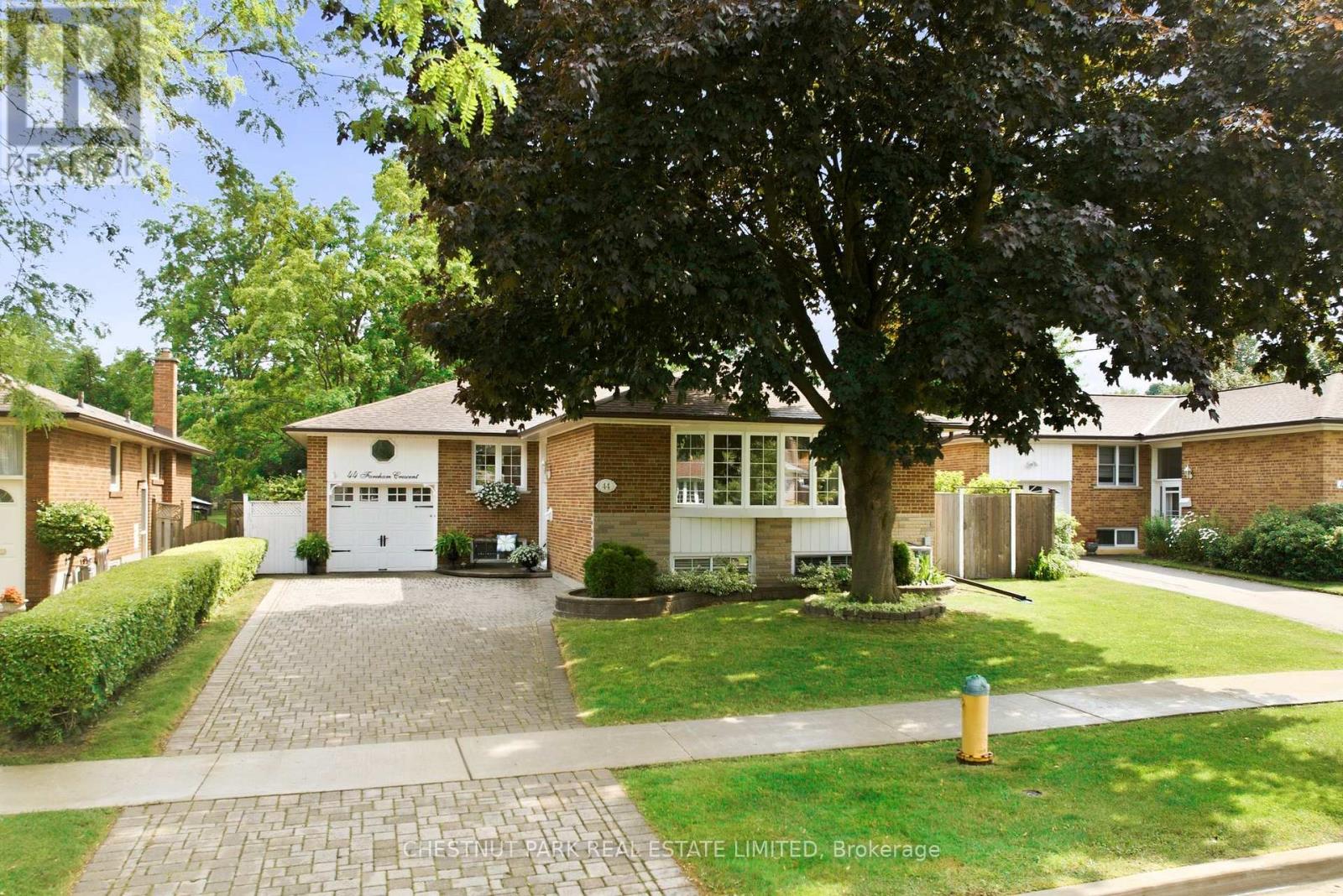 44 FAREHAM CRESCENT, Toronto, Ontario