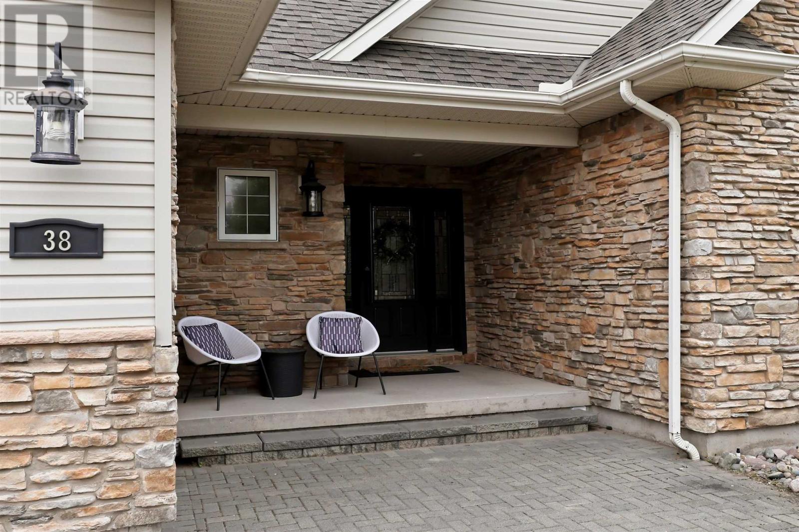 38 Millstream Dr, Sault Ste. Marie, Ontario  P6B 6L5 - Photo 2 - SM261902