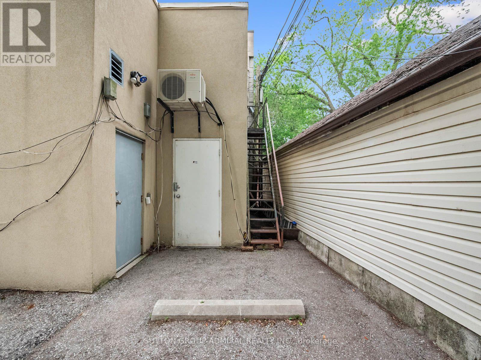 Main & Bsmt - 392 Eglinton Avenue W, Toronto, Ontario  M5N 1A2 - Photo 10 - C13583282