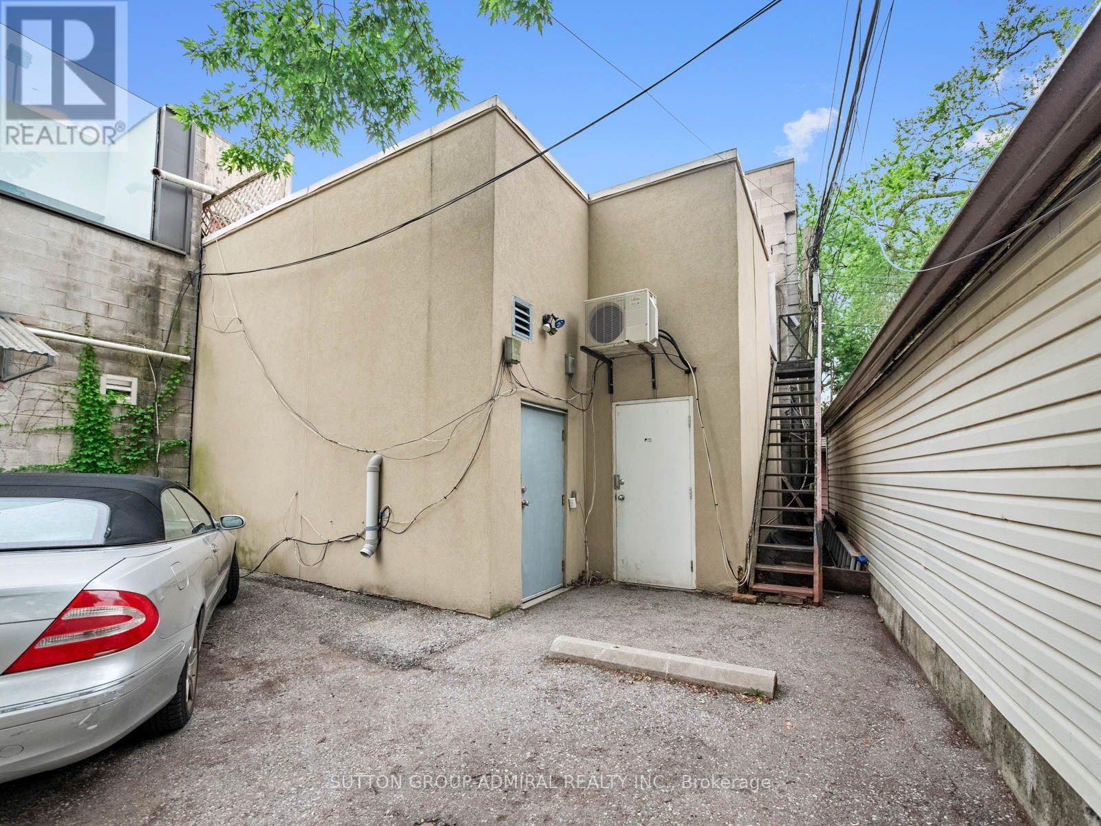 Main & Bsmt - 392 Eglinton Avenue W, Toronto, Ontario  M5N 1A2 - Photo 9 - C13583282