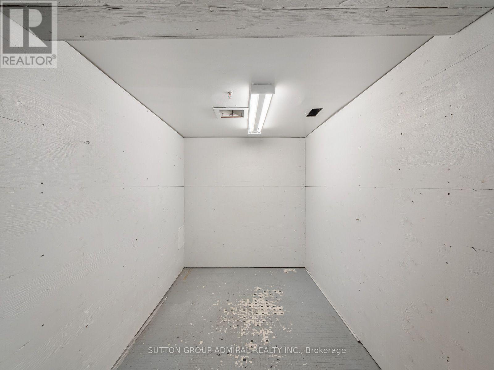 392 Eglinton Avenue W, Toronto, Ontario  M5N 1A2 - Photo 11 - C13583286