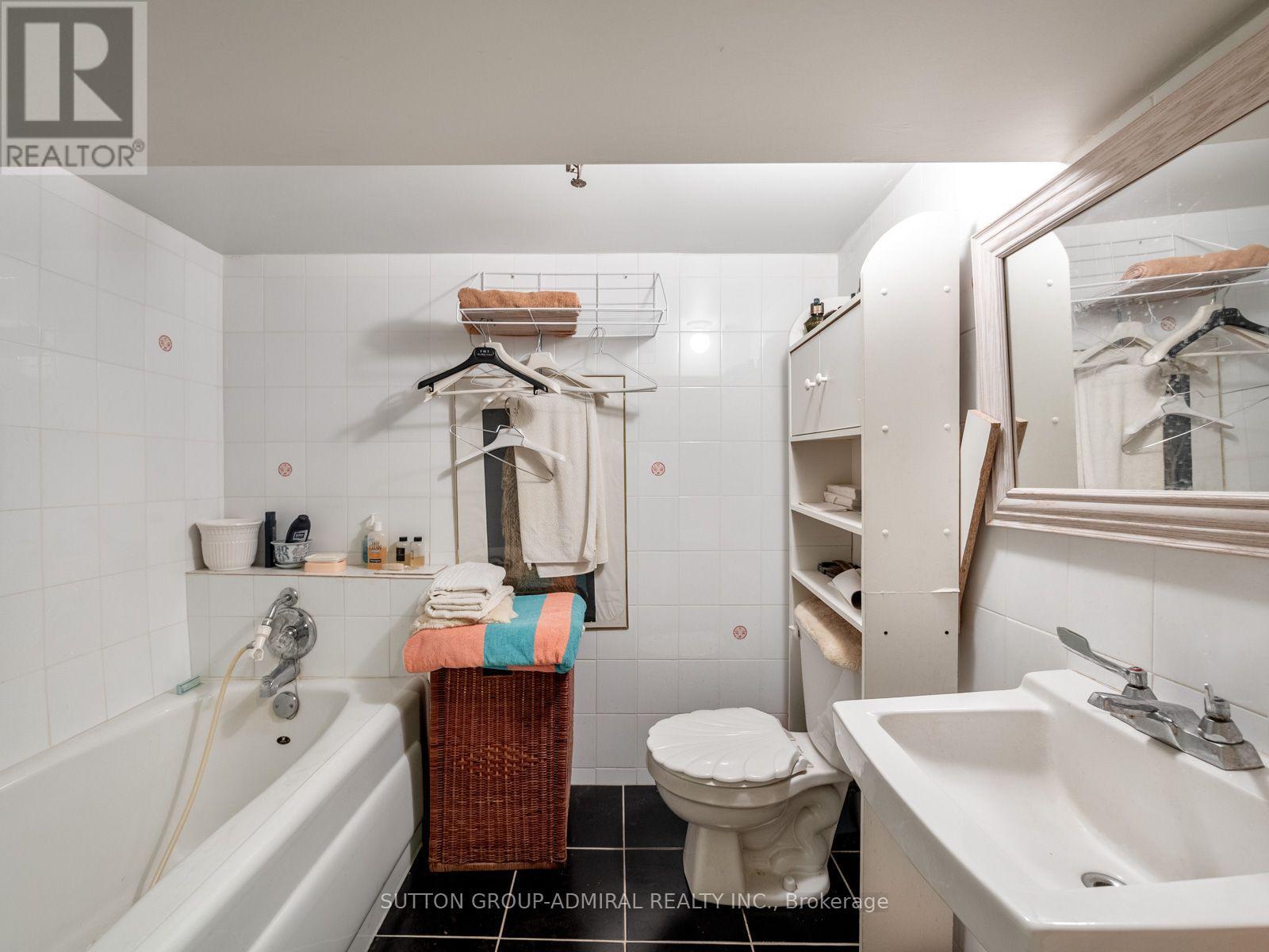 392 Eglinton Avenue W, Toronto, Ontario  M5N 1A2 - Photo 16 - C13583286