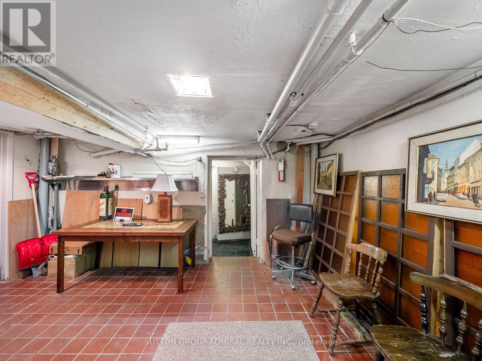 392 Eglinton Avenue W, Toronto, Ontario  M5N 1A2 - Photo 19 - C13583286