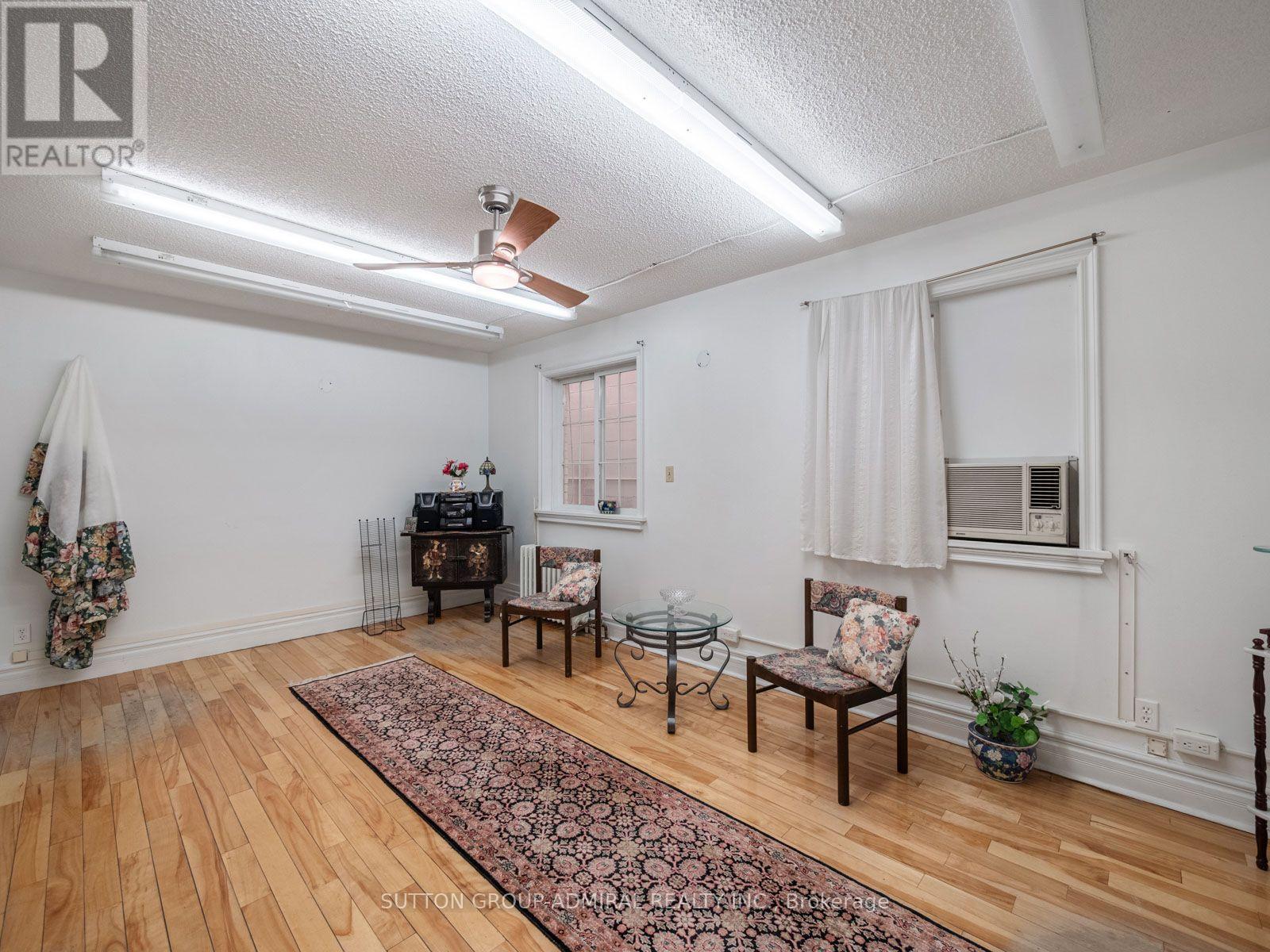 392 Eglinton Avenue W, Toronto, Ontario  M5N 1A2 - Photo 32 - C13583286