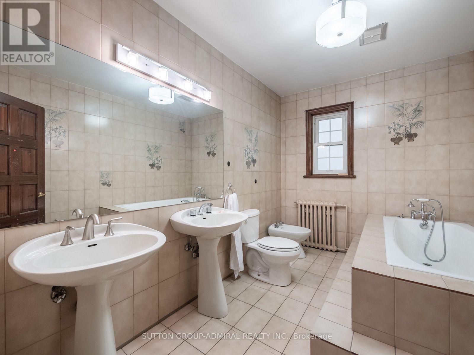 392 Eglinton Avenue W, Toronto, Ontario  M5N 1A2 - Photo 34 - C13583286