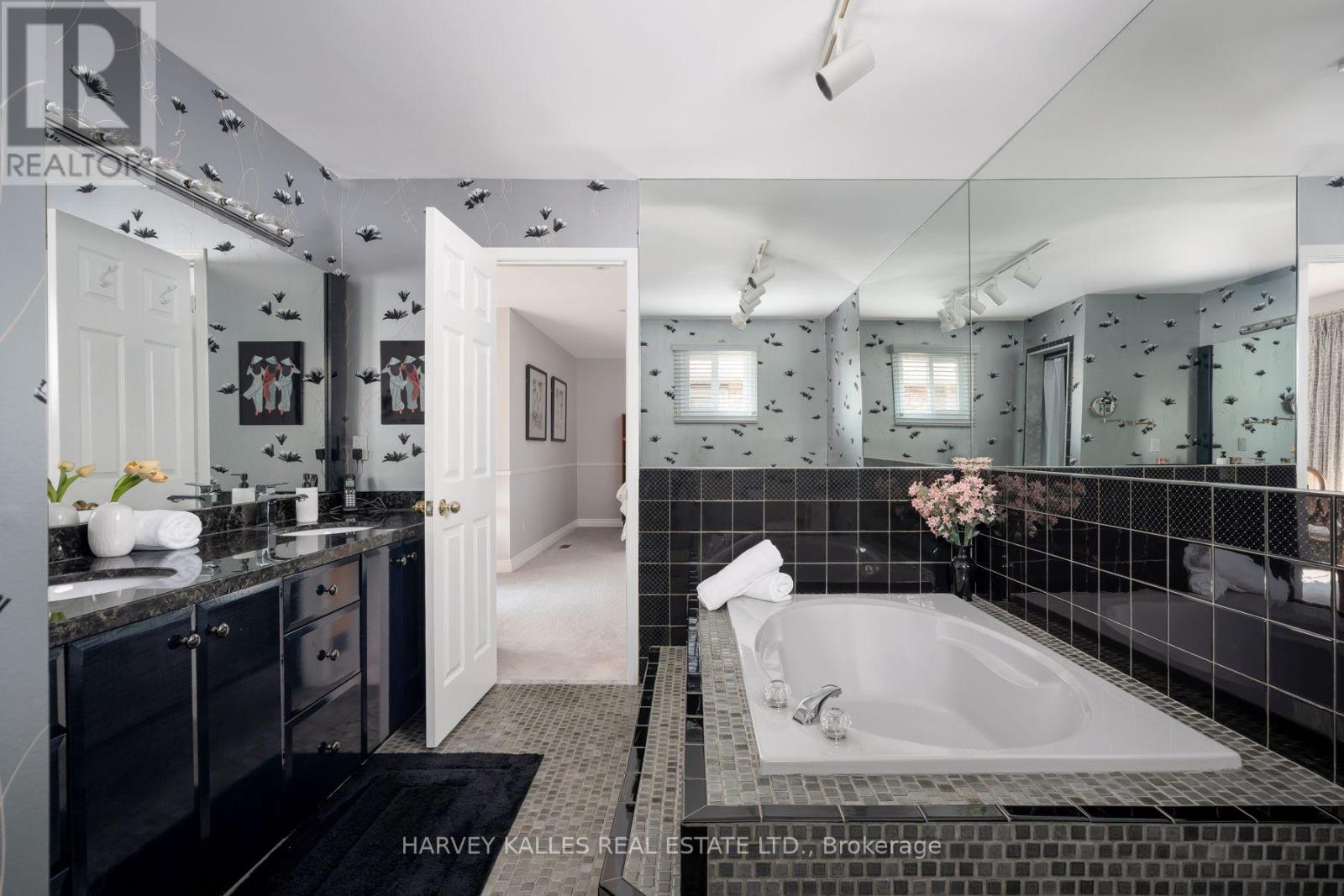 17 Peterborough Avenue, Markham, Ontario  L3T 7B7 - Photo 28 - N13583262