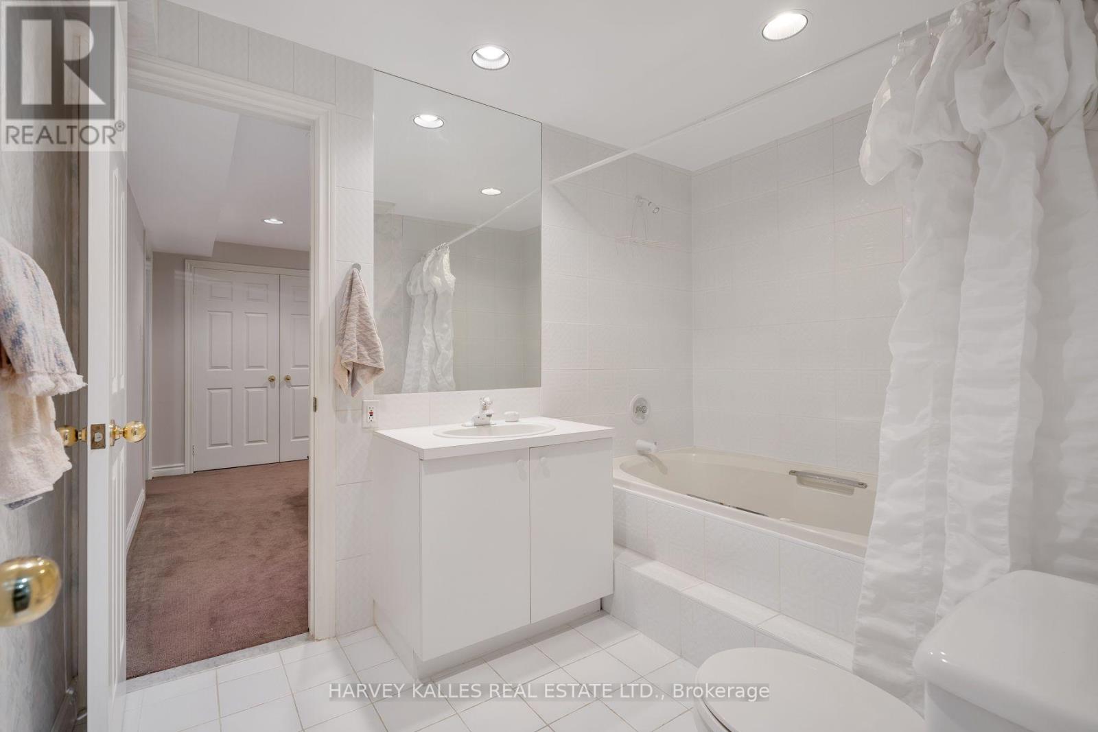 17 Peterborough Avenue, Markham, Ontario  L3T 7B7 - Photo 38 - N13583262