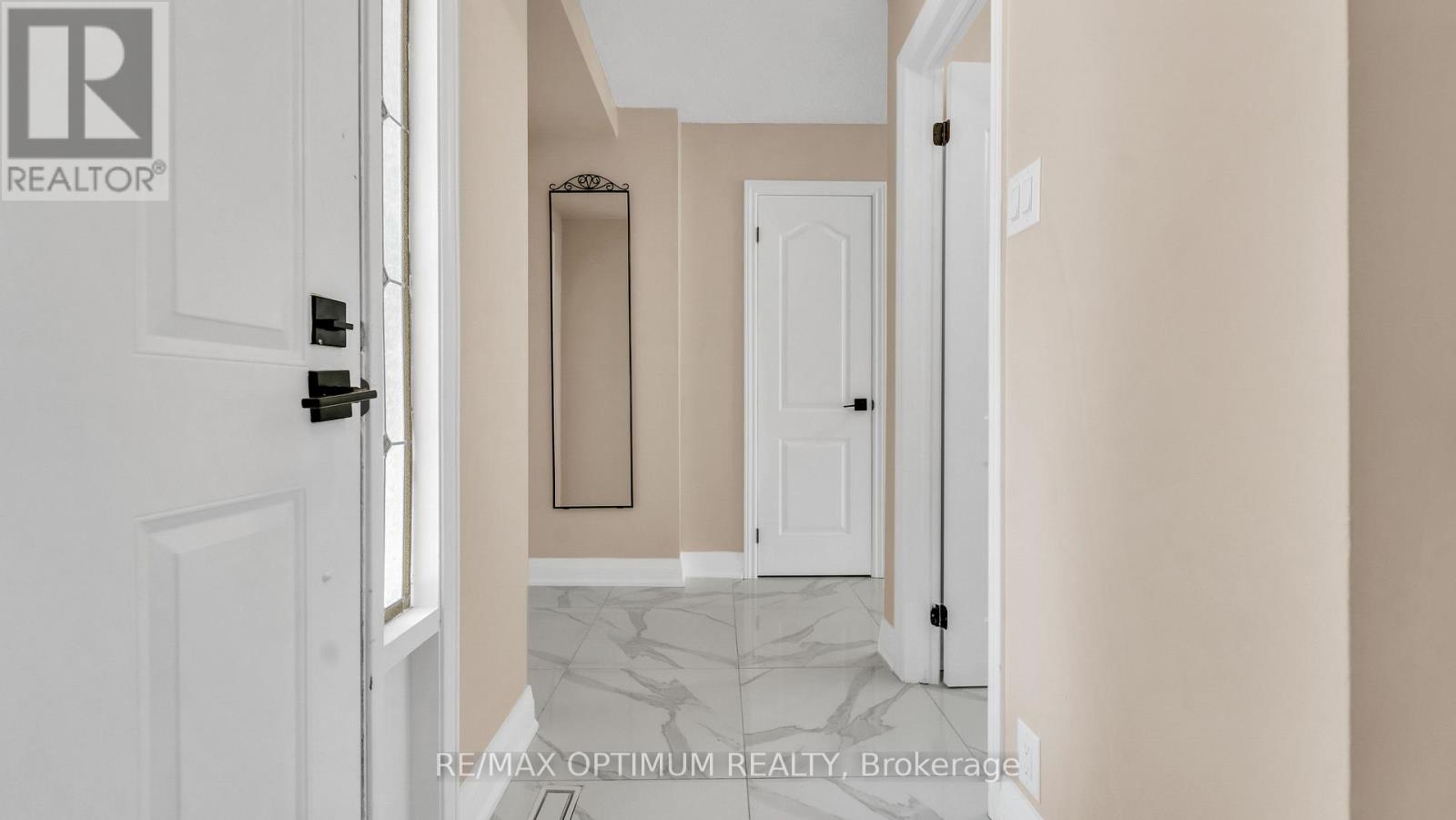 4 Lawnview Court, Brampton, Ontario  L7G 1T4 - Photo 3 - W13581778