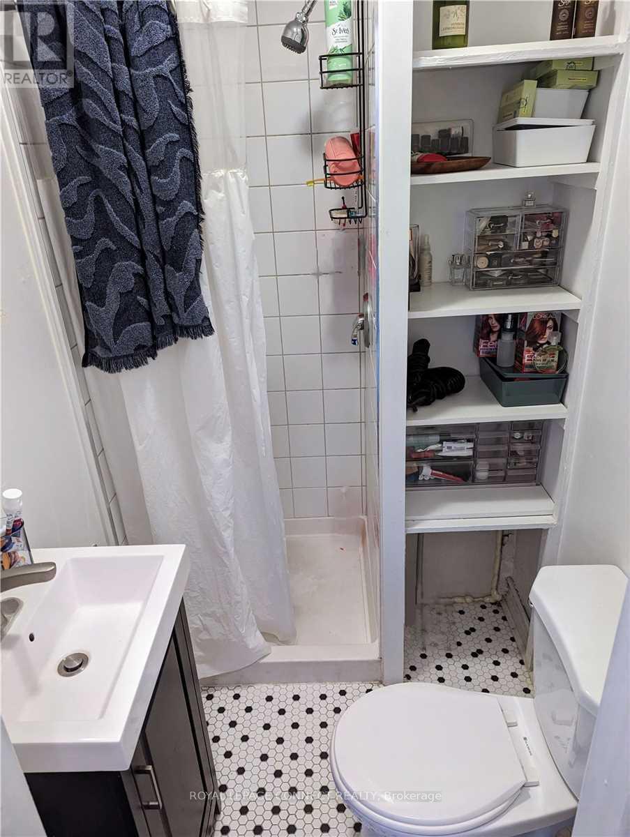 4 - 59 Gwynne Avenue, Toronto, Ontario M6K 2C5 - Photo 9 - W13583246