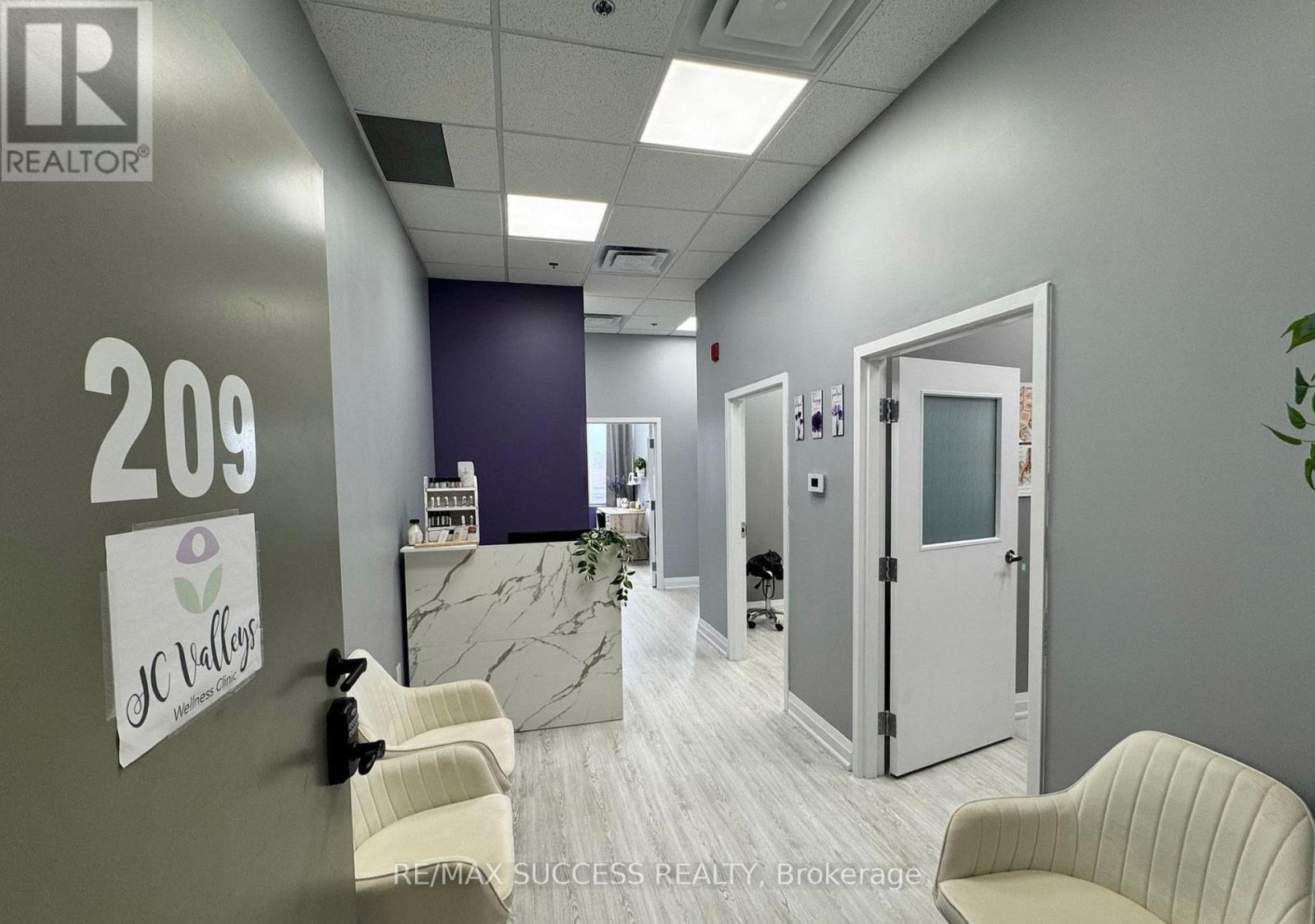 209 - 3465 Platinum Drive, Mississauga, Ontario L5M 2S1 - Photo 1 - W13583298