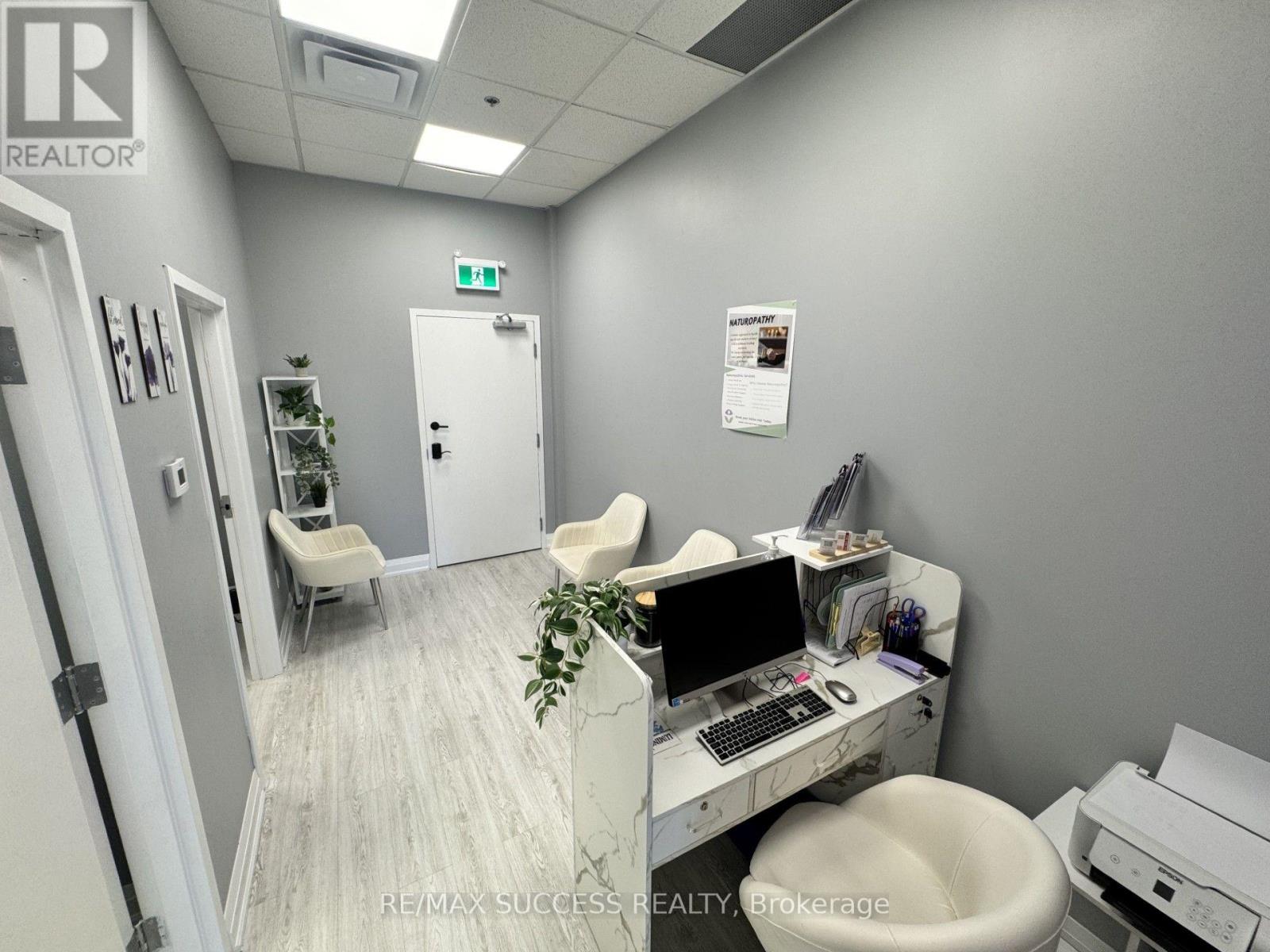 209 - 3465 Platinum Drive, Mississauga, Ontario L5M 2S1 - Photo 2 - W13583298