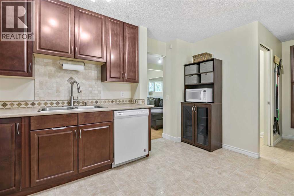 37 Erin Woods Place Se, Calgary, Alberta  T2B 2W5 - Photo 9 - A2329364