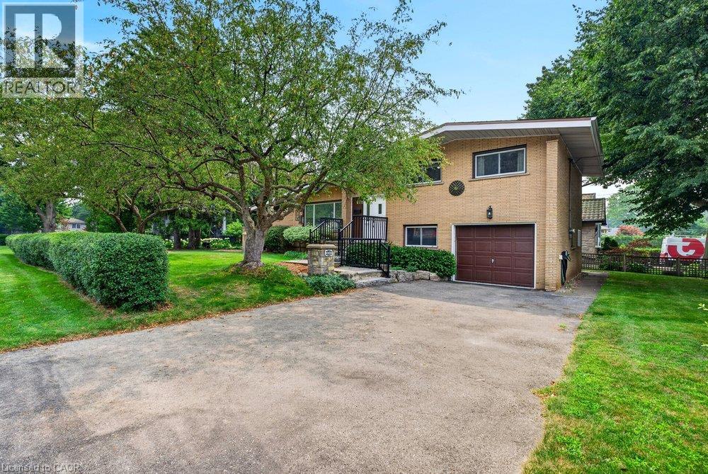 572 Bridgman Avenue, Burlington, Ontario  L7R 2V4 - Photo 3 - 40848942
