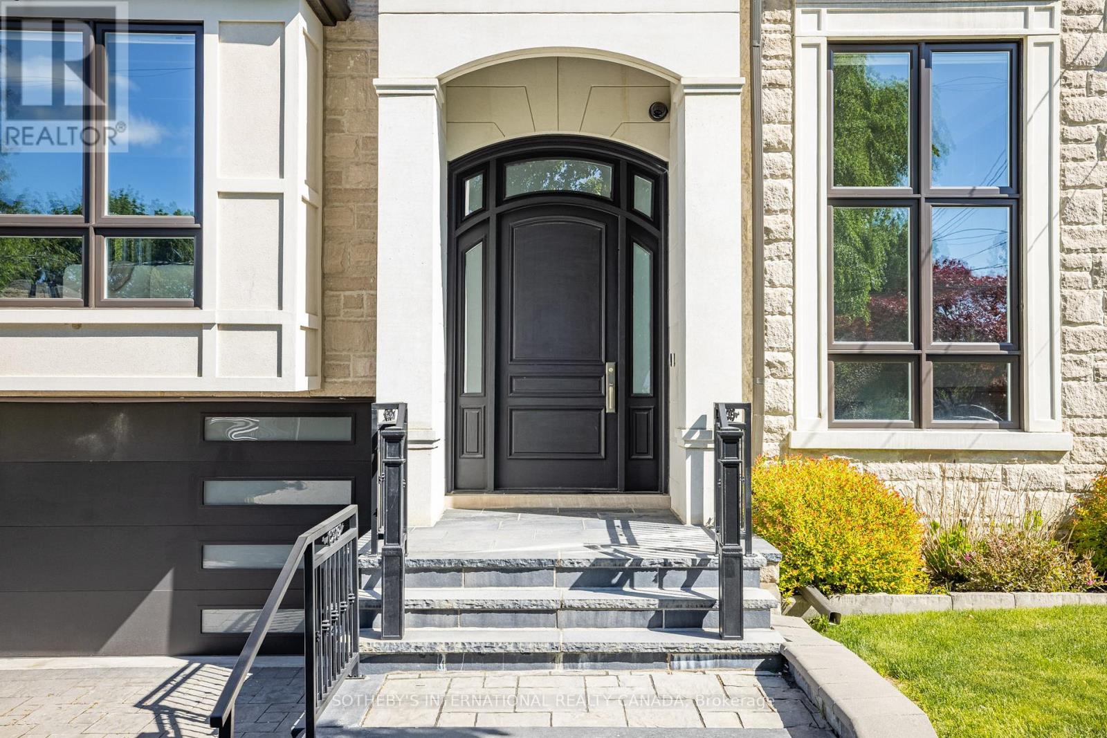 242 Betty Ann Drive, Toronto, Ontario  M2R 1A7 - Photo 3 - C13583364