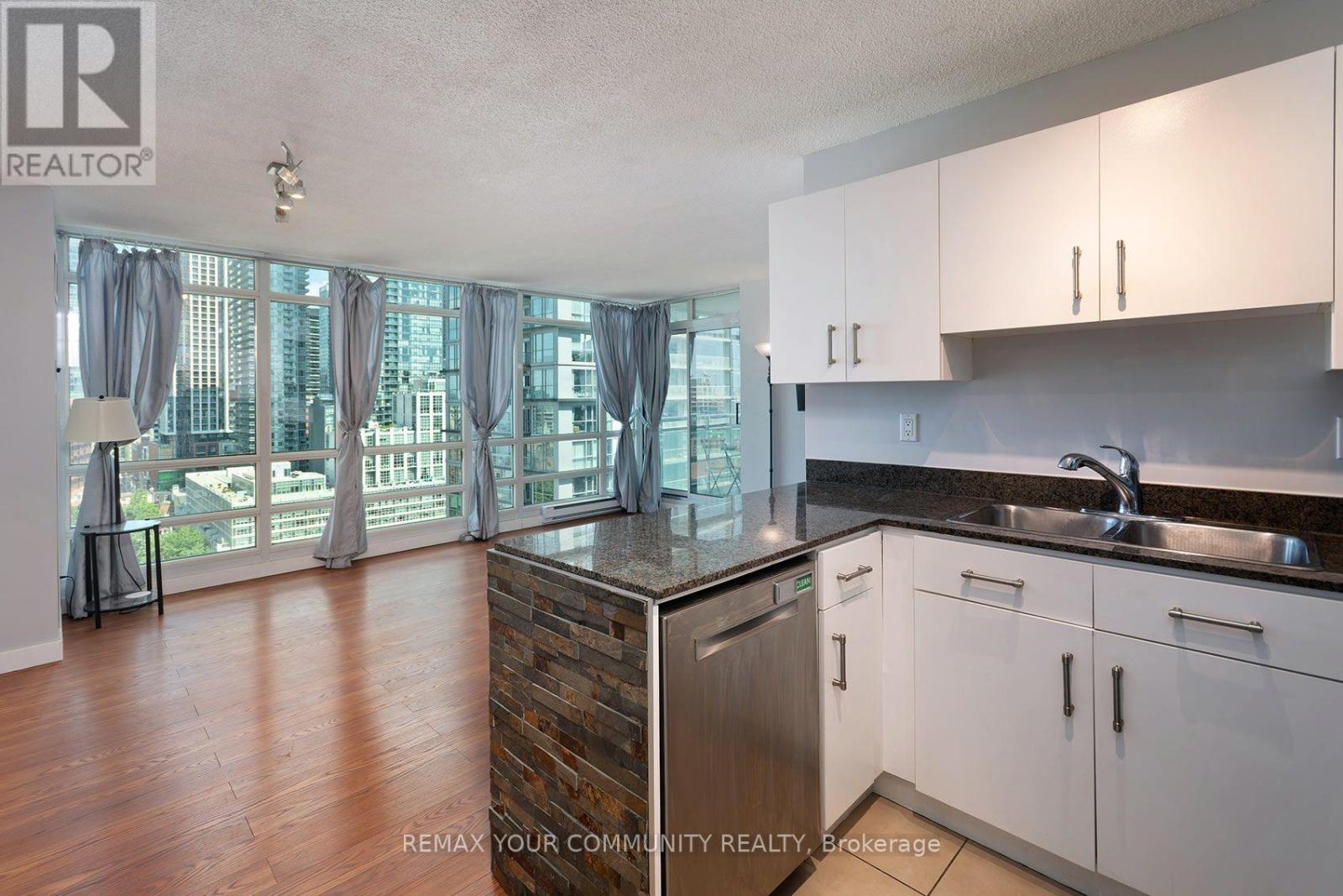 2103 - 381 Front Street W, Toronto, Ontario  M5V 3R8 - Photo 10 - C13583442